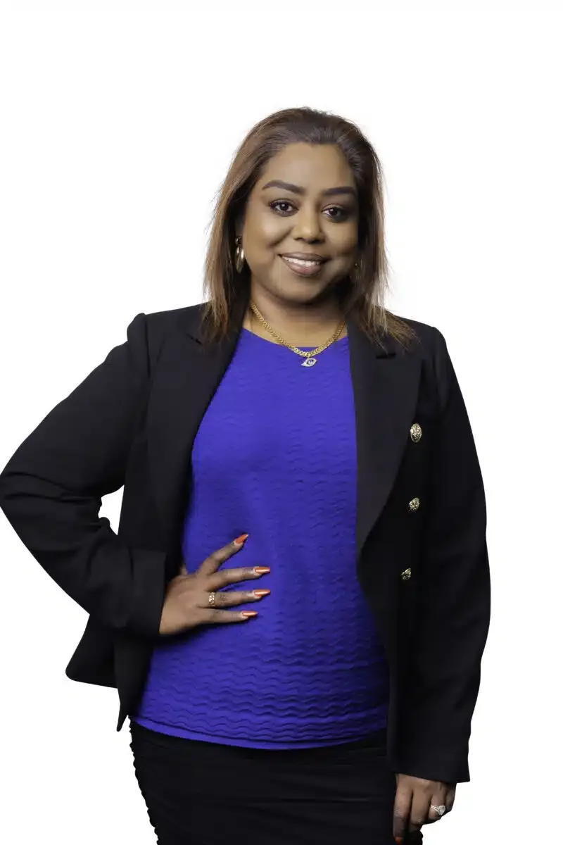 HEADSHOTS 14 800x1200 jpg }}