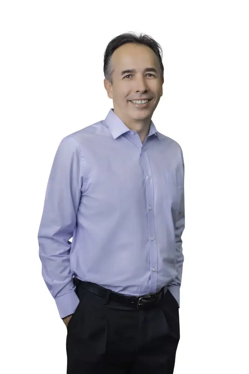 HEADSHOTS 79 800x1200 jpg }}